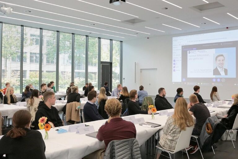 Blömker Immobilien übernimmt soziale Verantwortung und bildet seit 2006 Immobilienkaufleute aus.