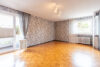 Blömker! Gut geschnittene 3,5-Zimmer Wohnung mit Balkon und Tiefgaragenstellplatz in Gladbeck-Mitte! - Wohnzimmer