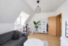 Blömker! Wohlfühlen in moderner 3,5 Zimmer DG-Wohnung mit Balkon und Garage! - Wohnzimmer