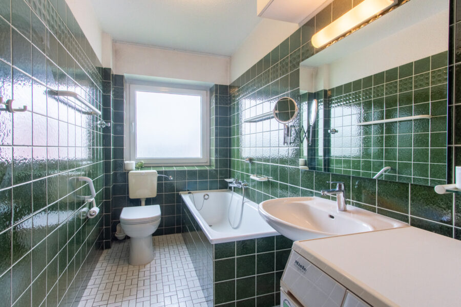 Blömker! Helle 3,5-Zimmer Wohnung mit Aufzug, Loggia, Tiefgarage, Schwimmbad & Sauna in Rentfort! - Photo 5