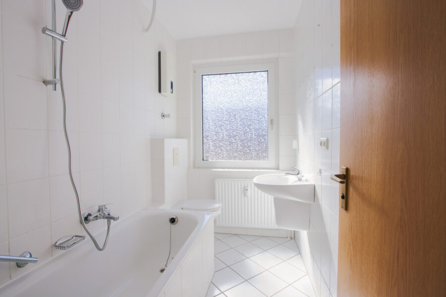 Blömker! Einziehen und wohlfühlen: Renovierte 2,5-Raum-Wohnung mit sonnigem Balkon in GLA-Butendorf! - Photo 3