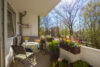 Blömker! Vermietete 2,5-Zi.-Wohnung mit Loggia & Stellplatz – solide Kapitalanlage - Balkon