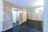 Blömker! Vermietete 2,5-Zi.-Wohnung mit Loggia & Stellplatz – solide Kapitalanlage - Hausflur