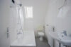 Blömker! Charmante, frisch renovierte 4,5-Zimmer-Dachgeschosswohnung mit Balkon in GLA-Butendorf! - Badezimmer