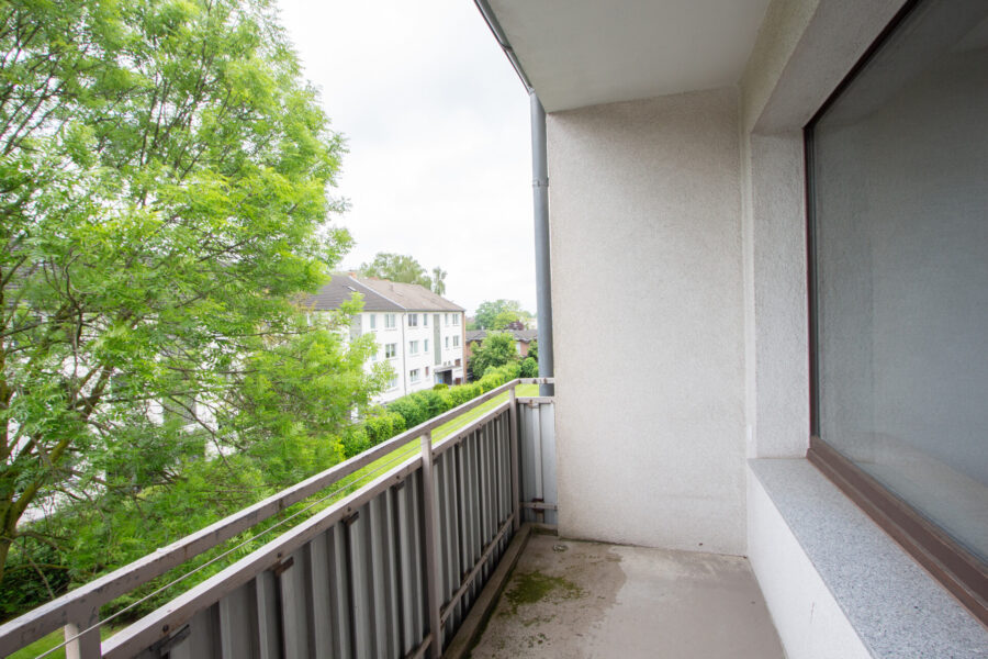 Blömker! Renovierte 2,5-Raum-Wohnung mit Loggia in Gladbeck-Zweckel! - Foto 3