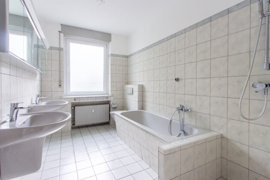 Blömker! Platz für die ganze Familie! Großzügige Erdgeschosswohnung mit Terrasse, Garten und Garage! - Photo 4