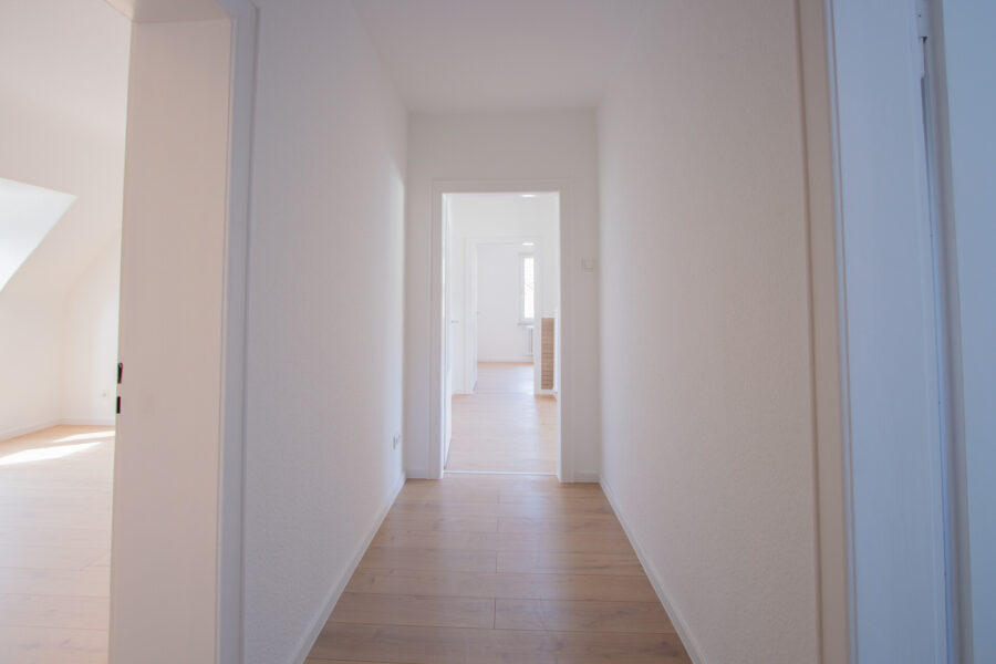 Blömker! Charmante, frisch renovierte 4,5-Zimmer-Dachgeschosswohnung mit Balkon in GLA-Butendorf! - Photo 5
