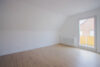Blömker! Charmante, frisch renovierte 4,5-Zimmer-Dachgeschosswohnung mit Balkon in GLA-Butendorf! - Wohnzimmer