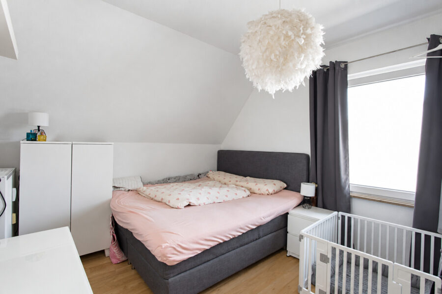 Blömker! Wohlfühlen in moderner 3,5 Zimmer DG-Wohnung mit Balkon und Garage! - Photo 4