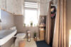 Blömker! 131 m² Wohnkomfort: Stilvolles Einfamilienhaus über 3 Etagen in Gladbeck Alt-Rentfort! - Badezimmer - 1. OG